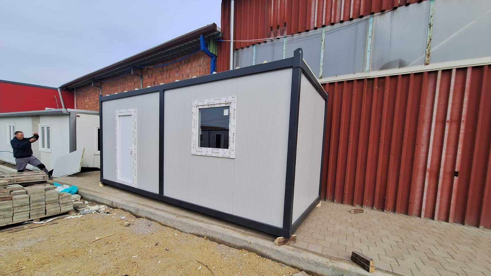 gradjevinski kontejner na gradilistu